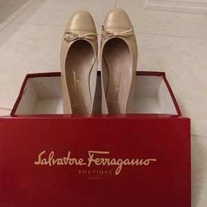 Salvatore Ferragamo Boutique gold flats